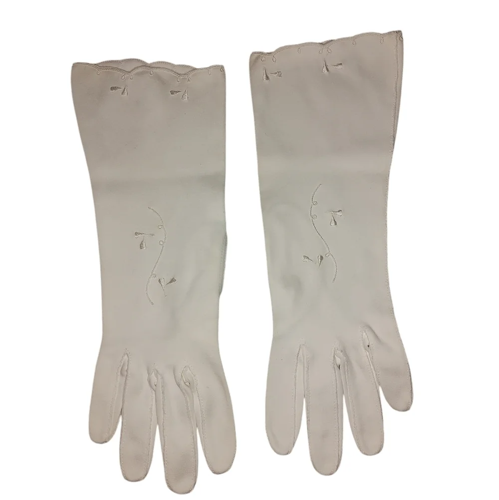 Elegant Vintage 1970s White Embroidered Women's Gloves